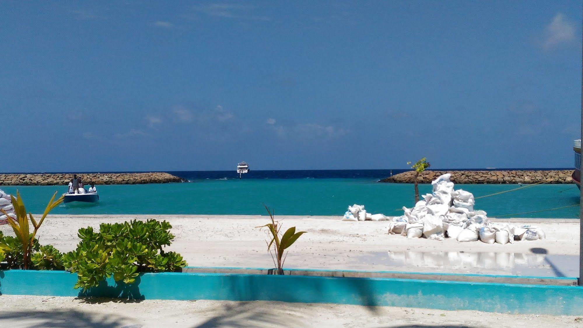 Select Village Maafushi Exteriör bild