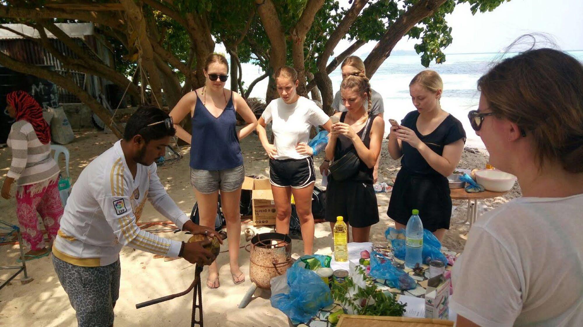 Select Village Maafushi Exteriör bild